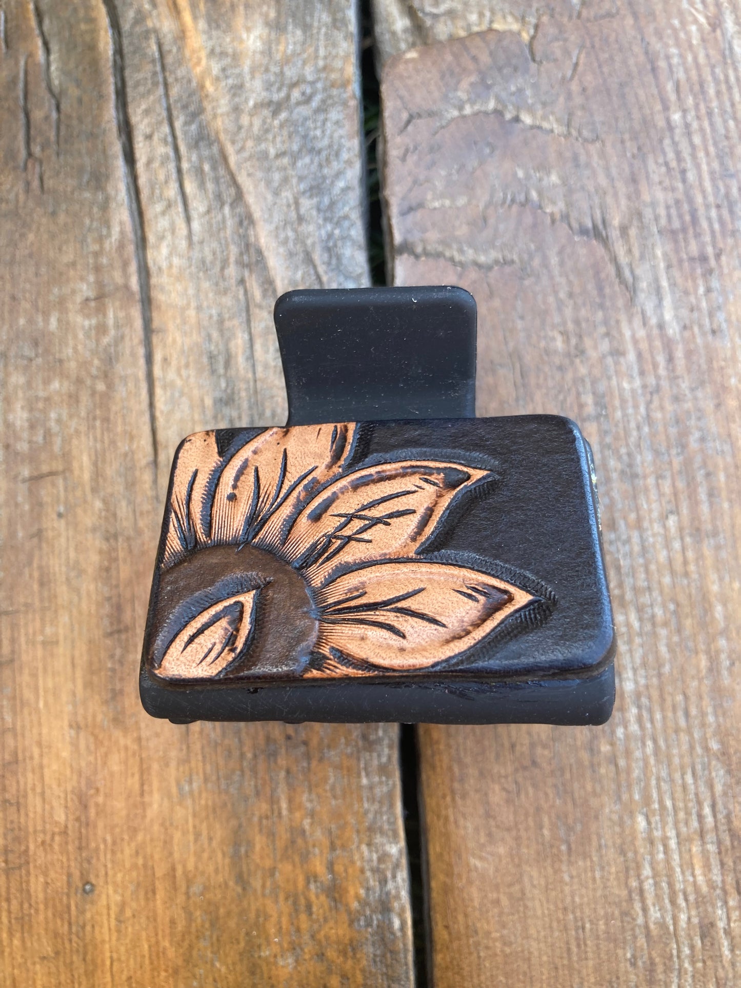 2” Hair clip/Claw clip black with sunflower