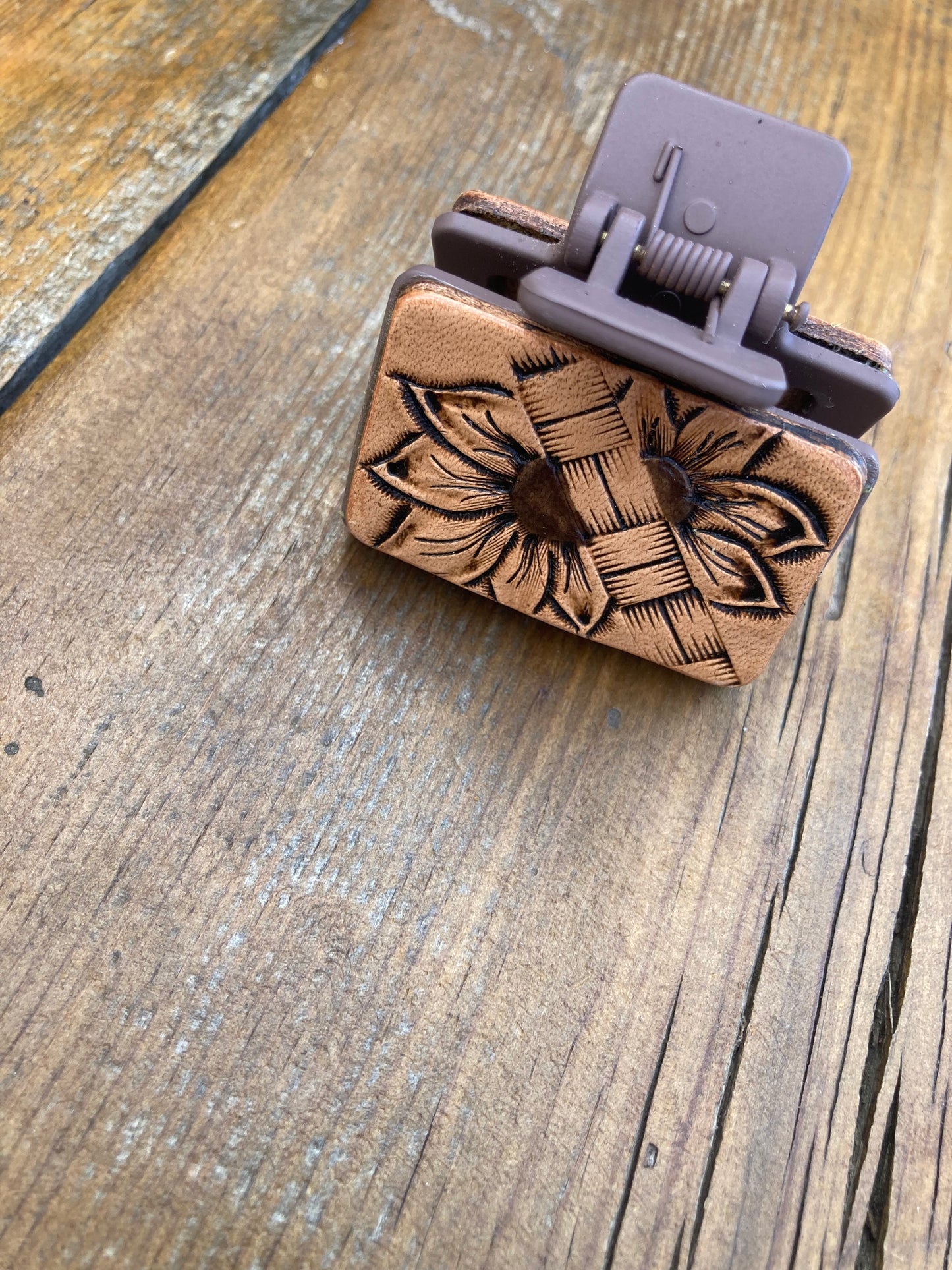 2” Hair clip/Claw with sunflowers & basket weave