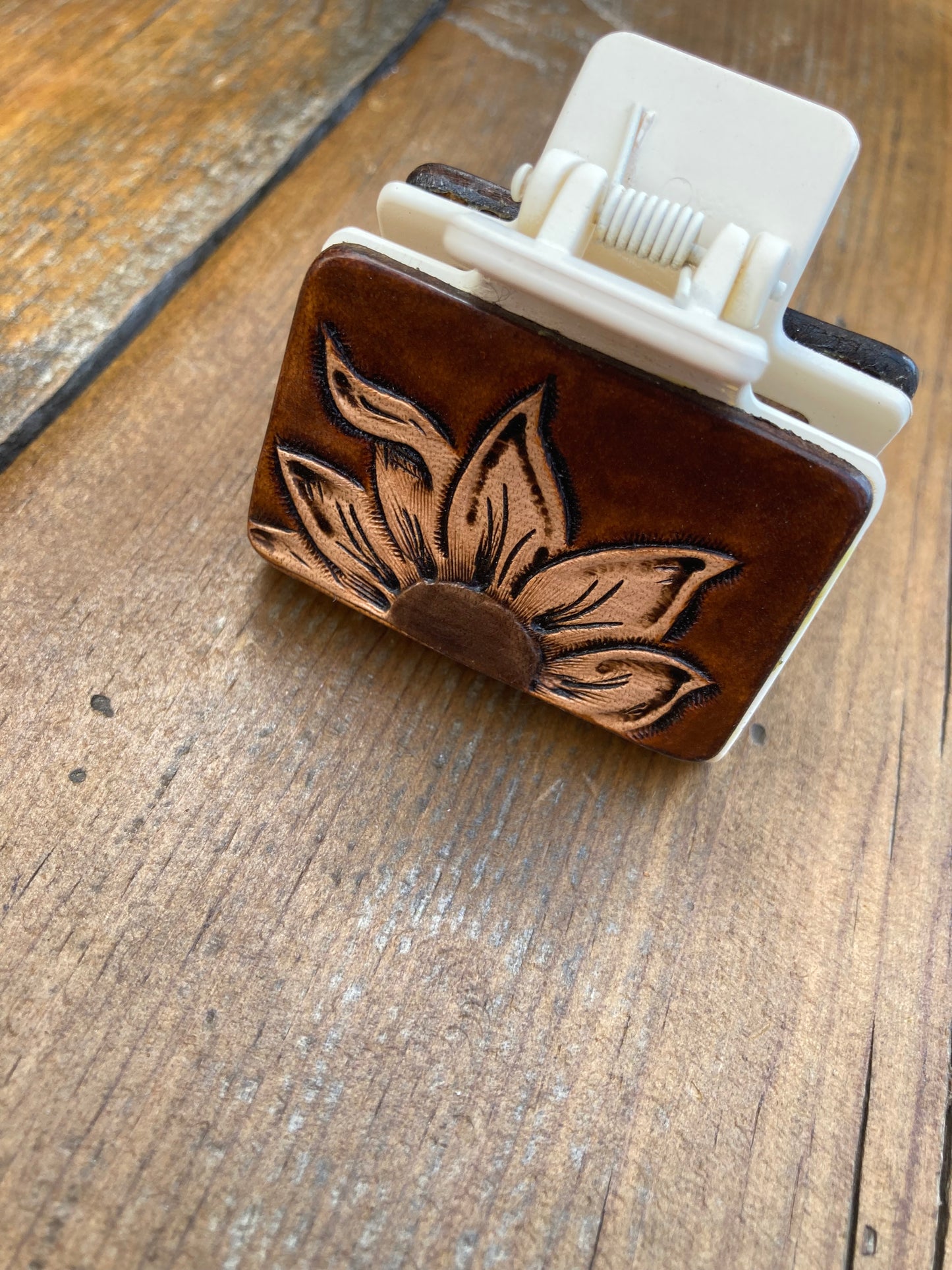 2” Hair clip/Claw clip brown with sunflower