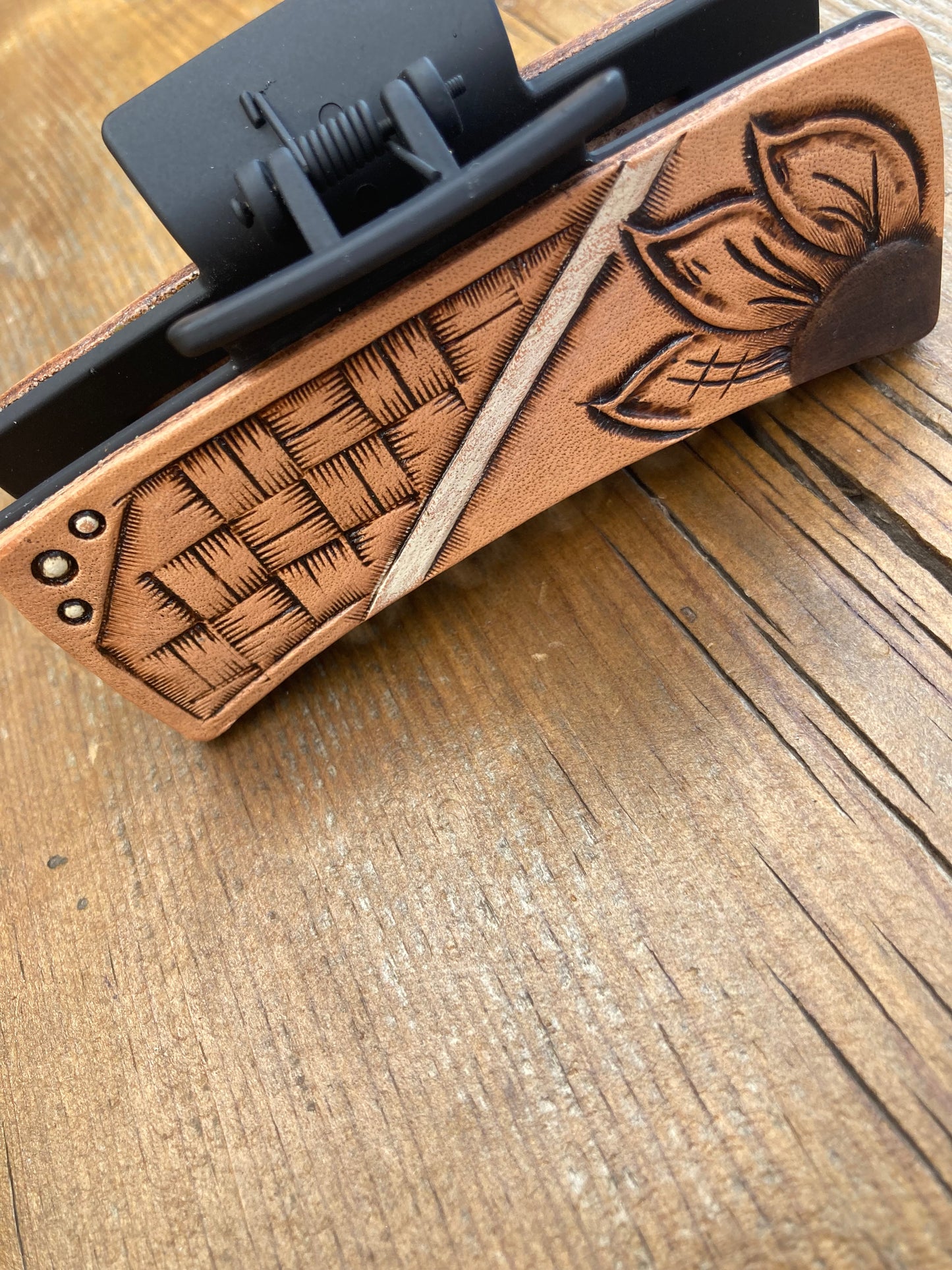 4” Hair clip/Claw clip with sunflower & basket weave white