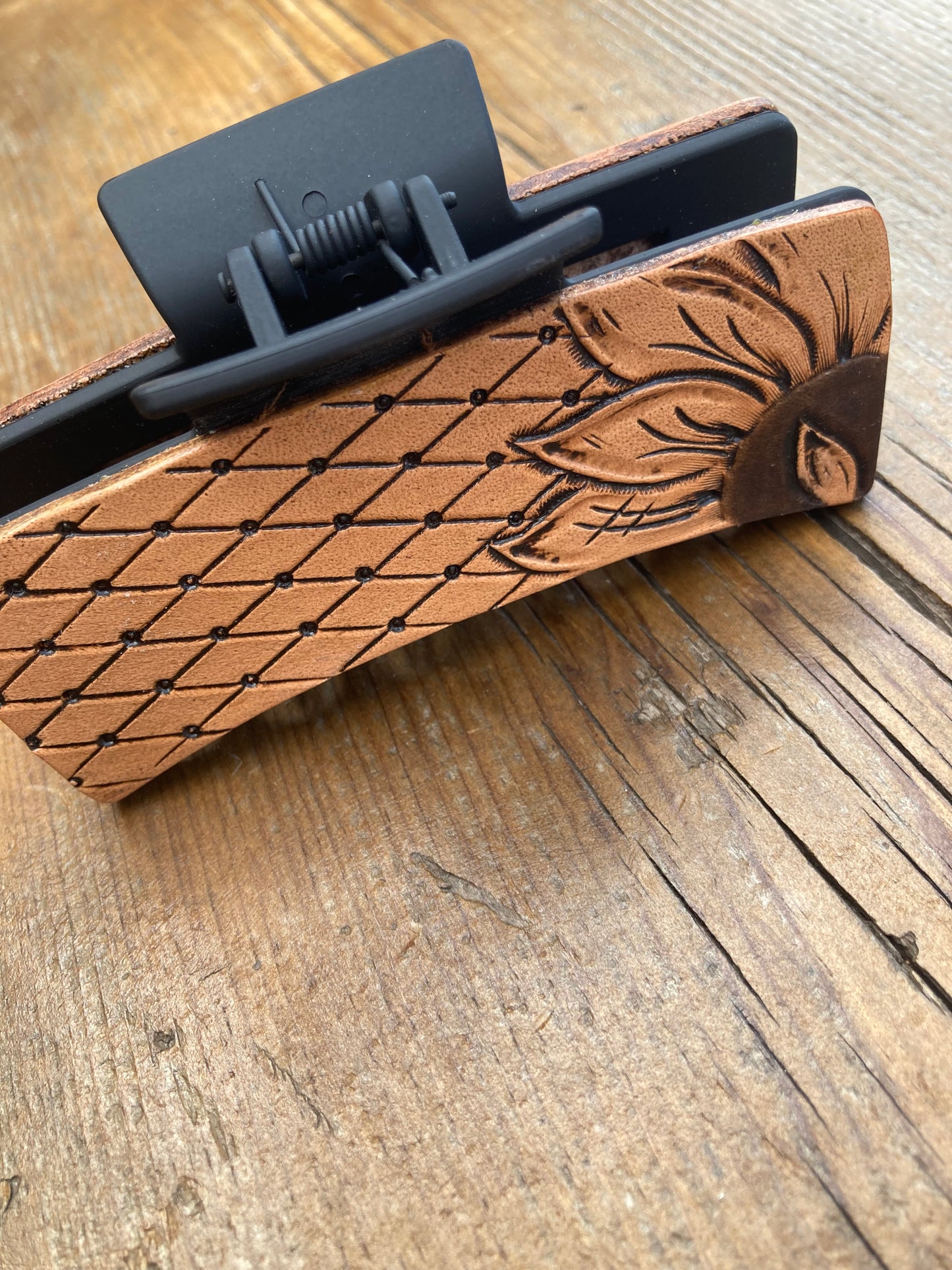 4” Hair clip/Claw clip with cross hatch and sunflower