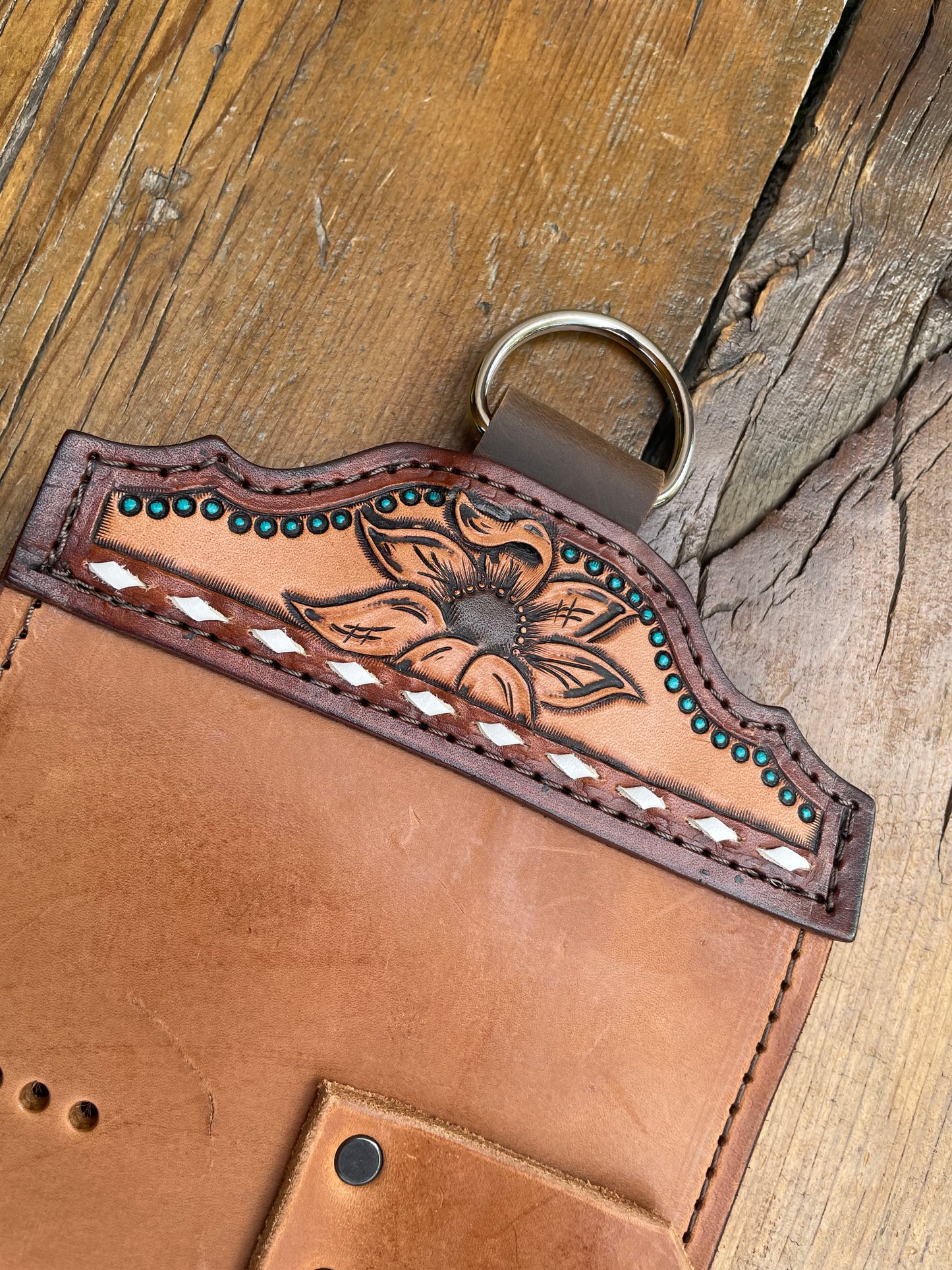 Buckle holder with sunflowers