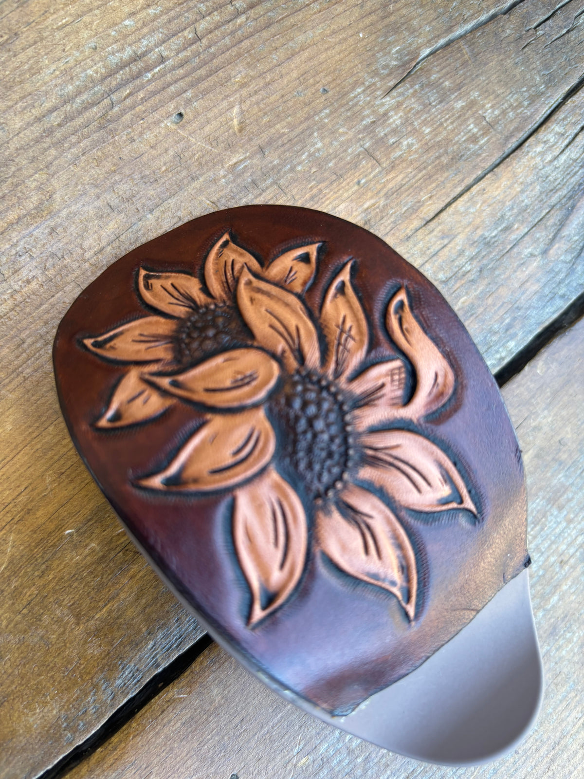 Oval claw clip brown background