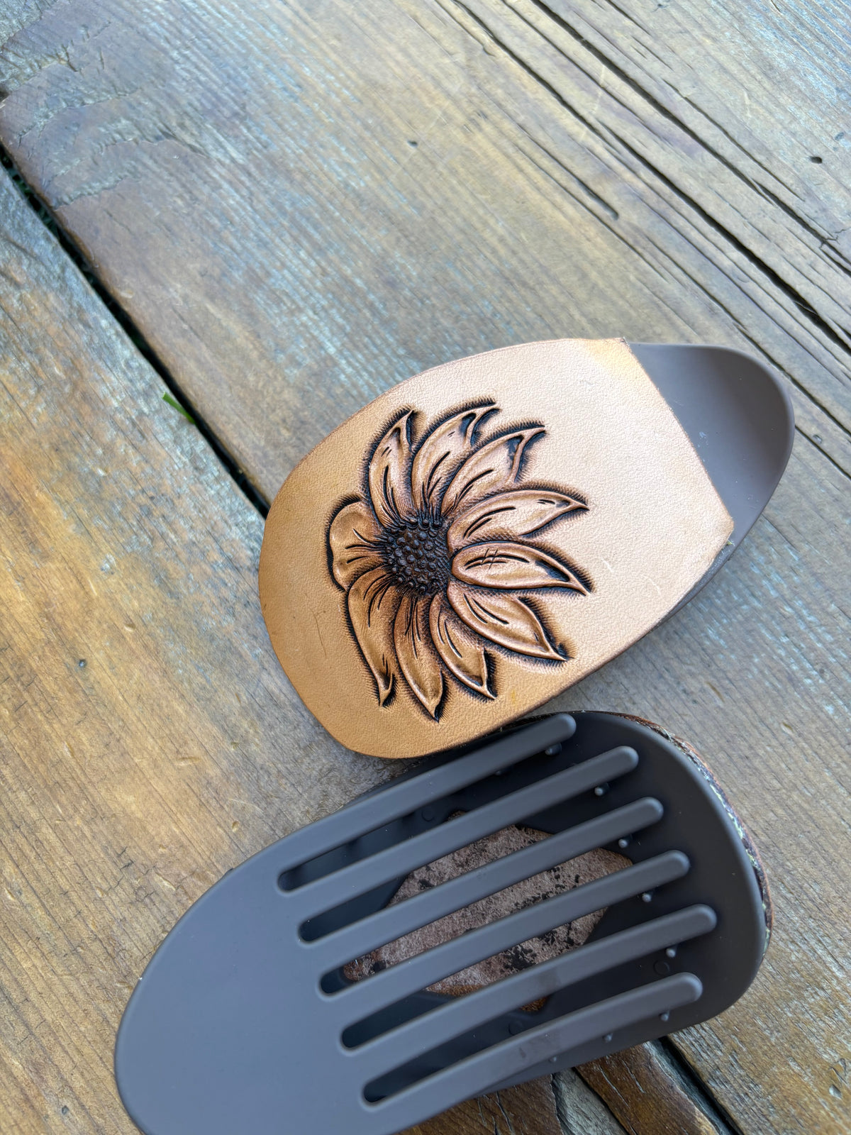 Oval claw clip single flower