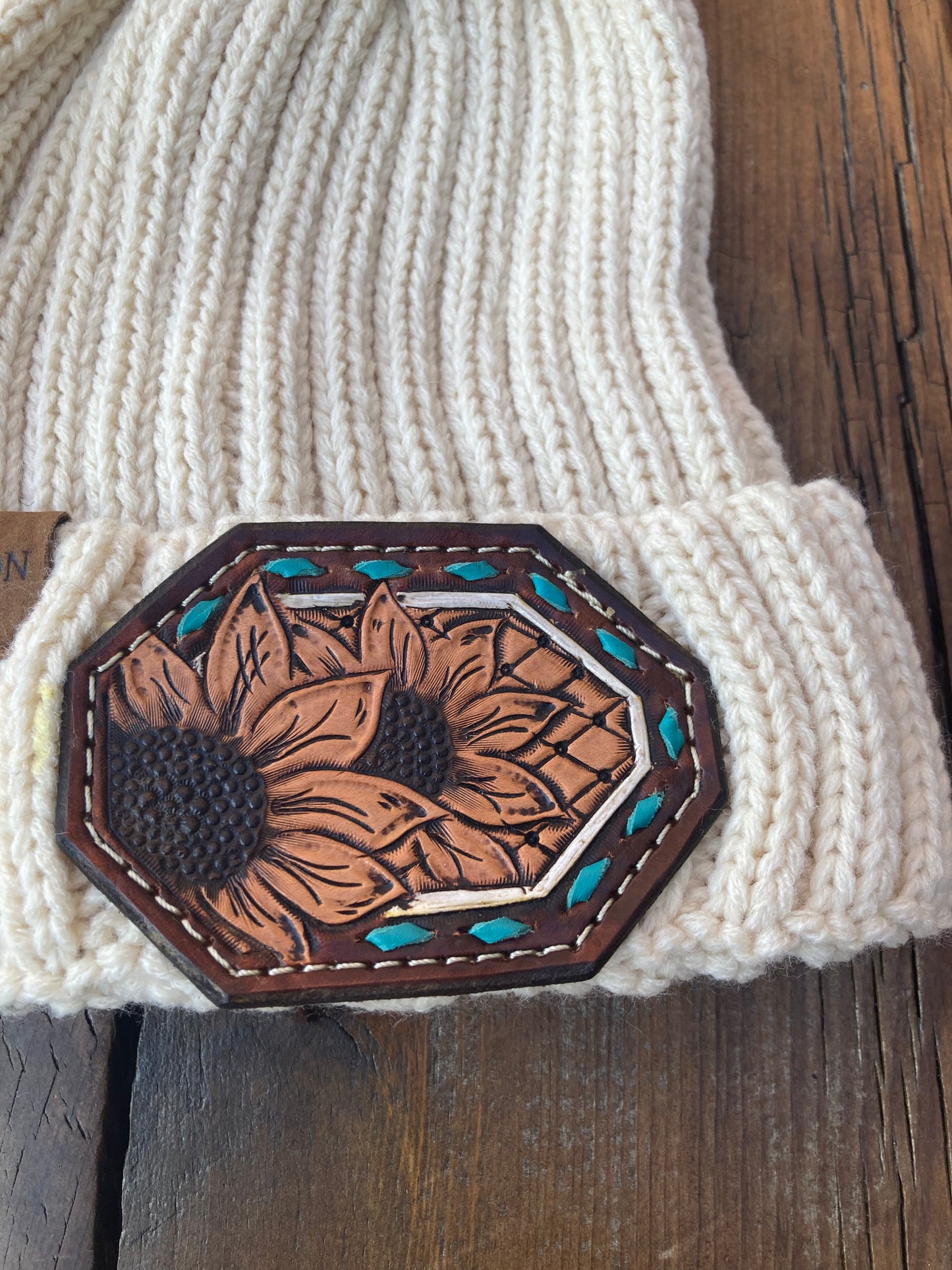 Beanie beige with sunflowers and turquoise buck stitch