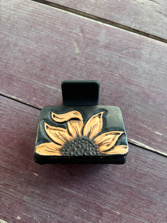 2” Hair clip/Claw clip black with sunflower