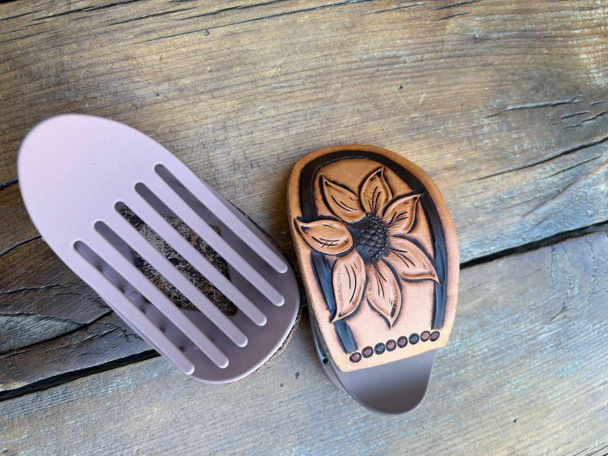Oval clip with sunflower and dots