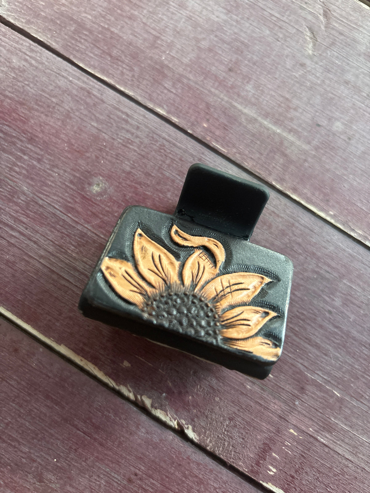2” Hair clip/Claw clip black with sunflower