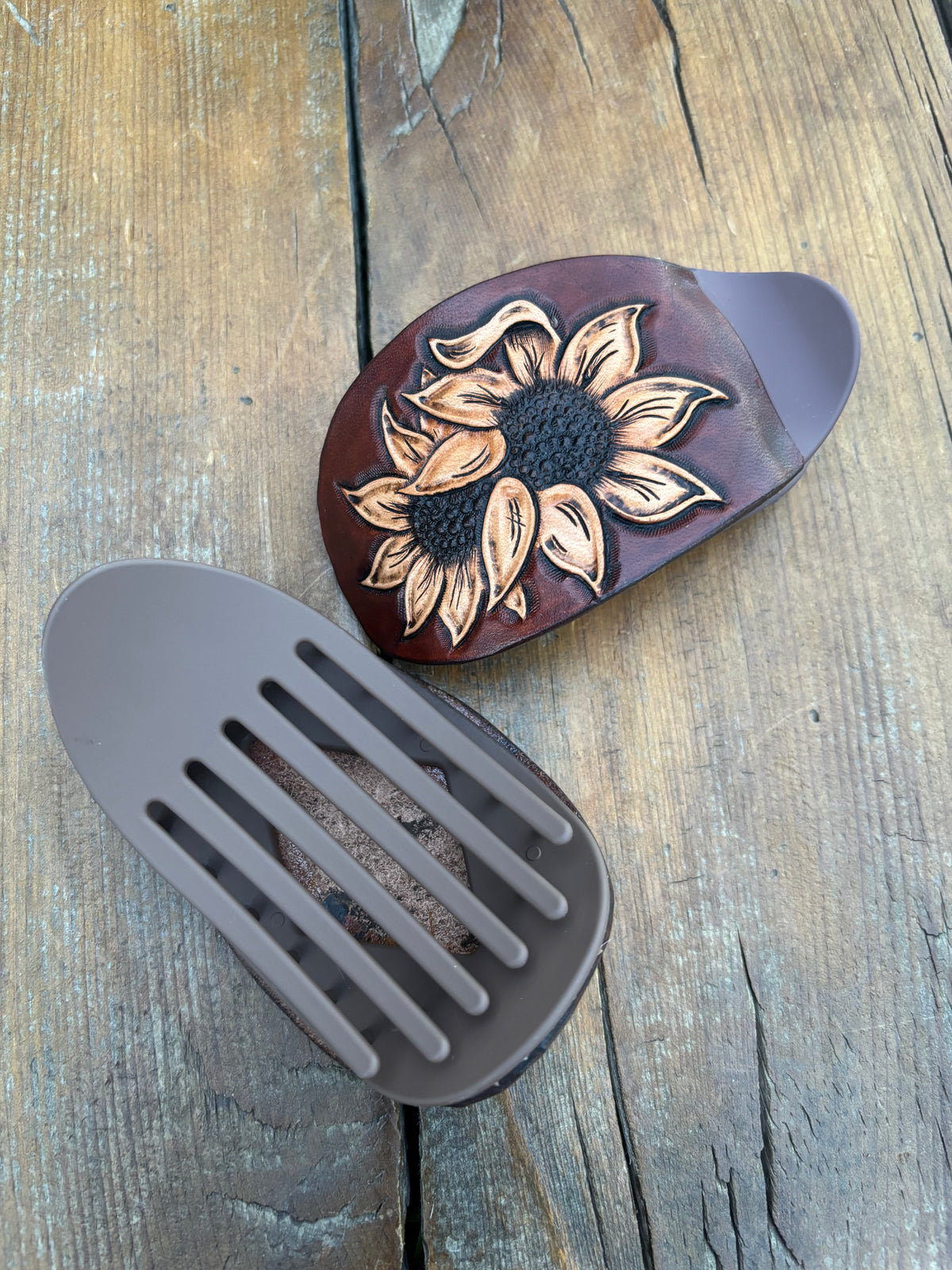 Oval claw clip brown background