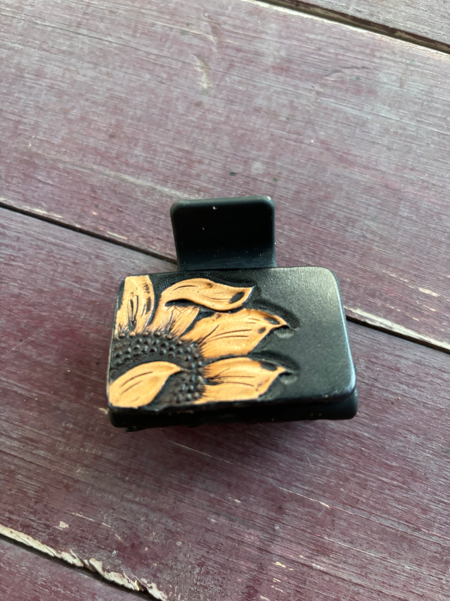 2” Hair clip/Claw clip black with sunflower
