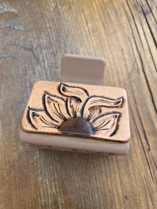 2” Hair clip/Claw with sunflowers