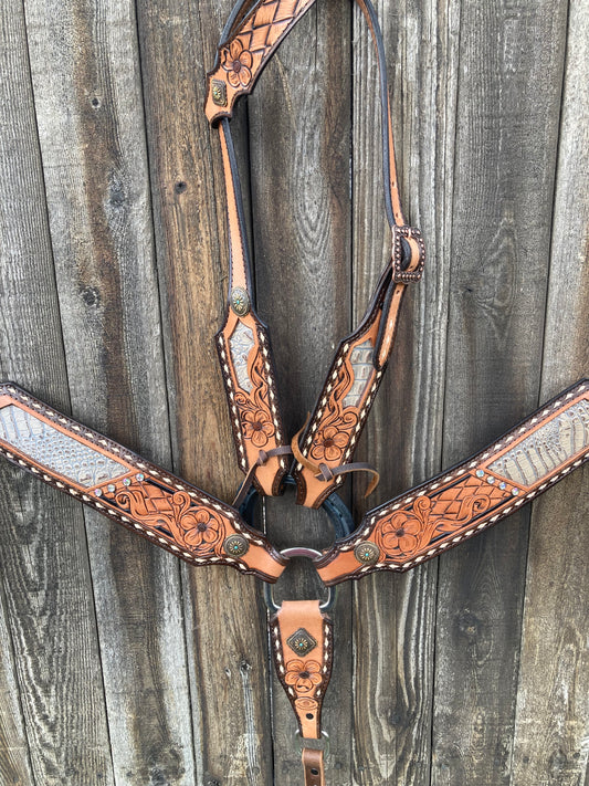 Tack set with cream gater inlay