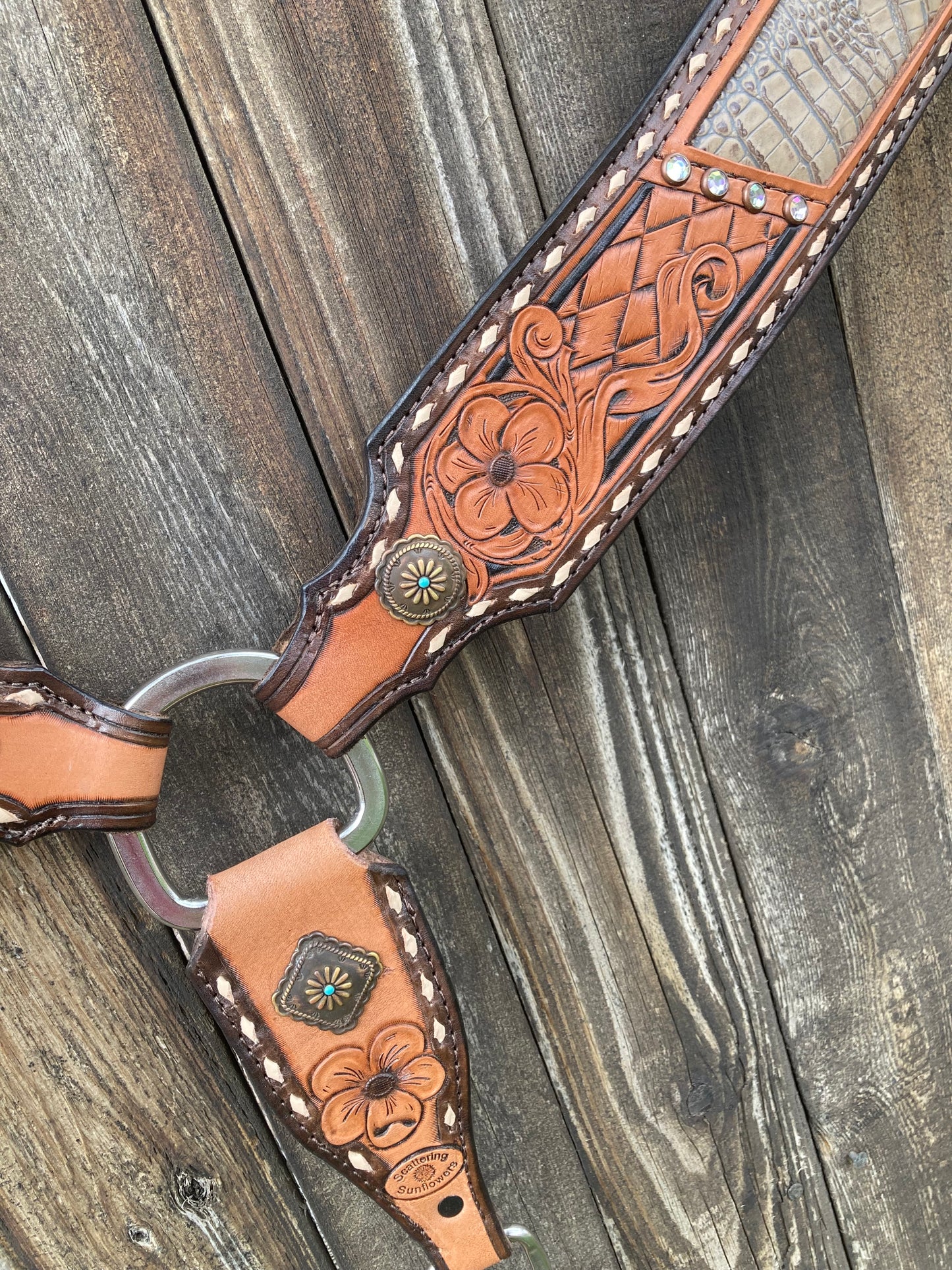 Tack set with cream gater inlay