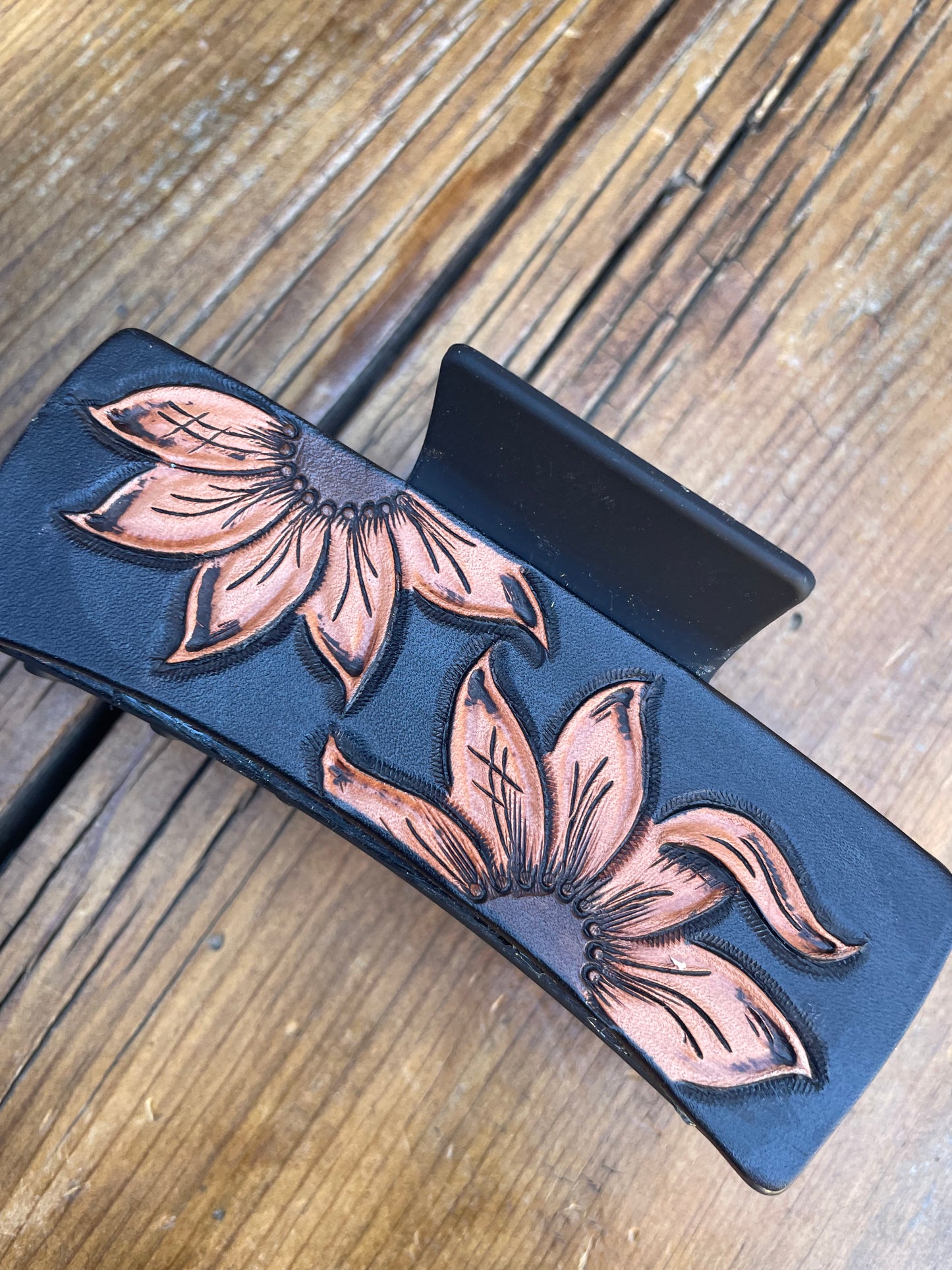 4” Hair clip/Claw clip black with sunflower