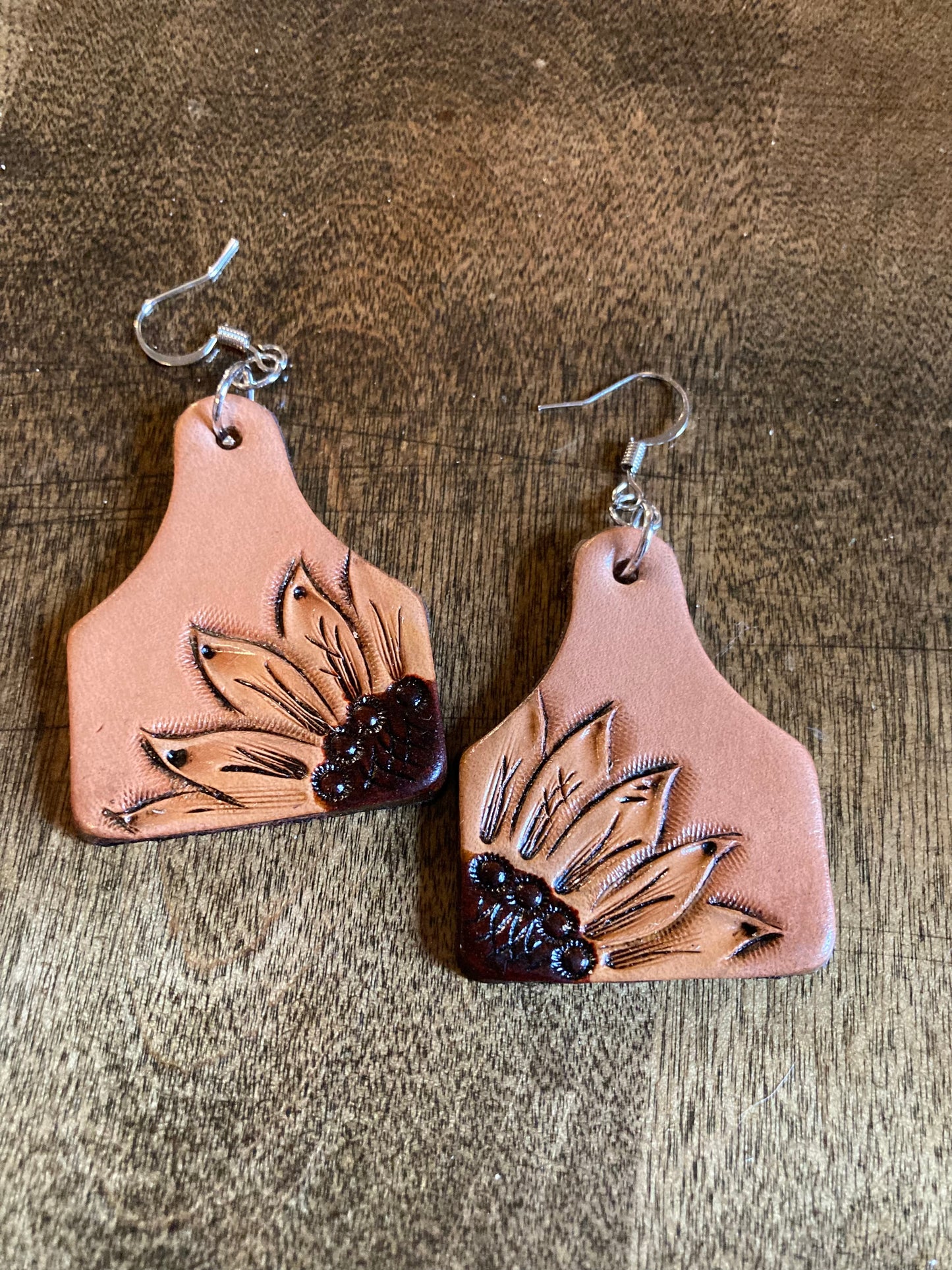 Earrings sunflower cow tag natural